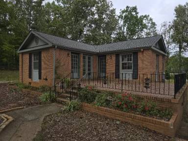 Main picture of 749 E Main St