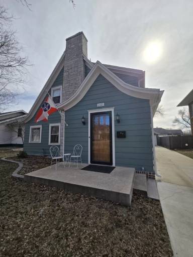 Main picture of 1321 W University Ave