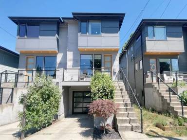 Main picture of 3918 SE 34th Ave