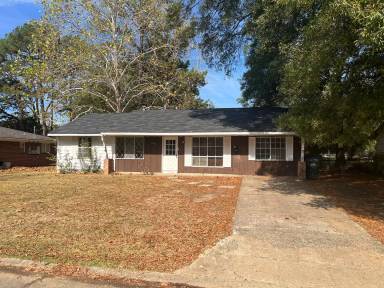 Main picture of 2210 Broadview Ave