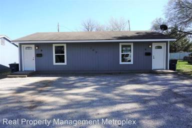 Main picture of 203 E Bremond St