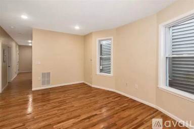 Main picture of W 30th St