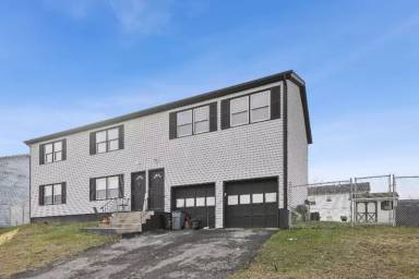 Main picture of 62 Williamsburg Dr