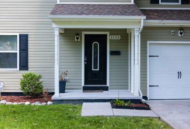 Main picture of 3520 Bapaume Ave