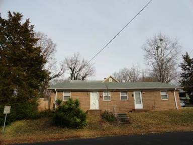 Main picture of 900 Morehead Ave