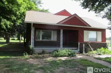 Main picture of 1707 E Woodson St