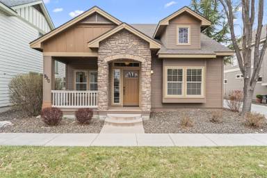 Main picture of 980 E Shadow Creek Ln