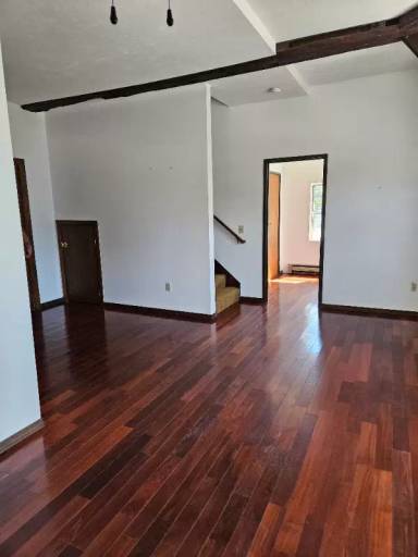 Main picture of 285 Main St