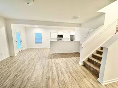 Main picture of 115 Luna Ln
