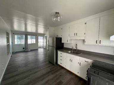 Main picture of 4800 Daisy St
