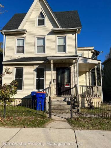 Main picture of 413 N 3rd St
