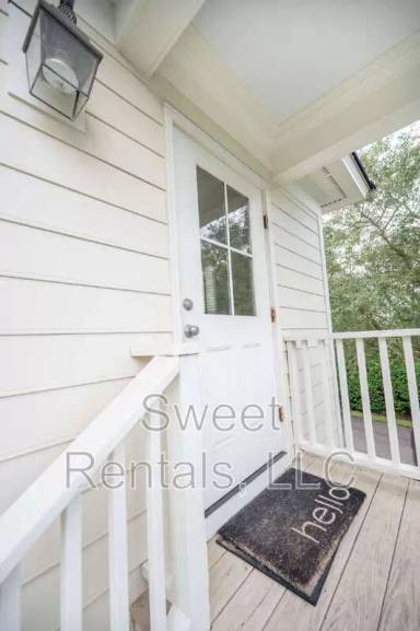 Main picture of 42 Grove Ln