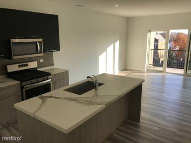 Main picture of 2533 W Fullerton Ave