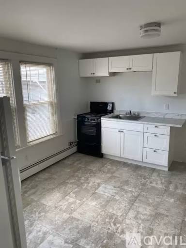 Main picture of 105 Carpenter St
