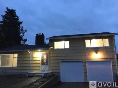 Main picture of 10632 NE Everett St