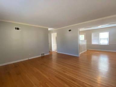 Main picture of 1504 E 52nd St
