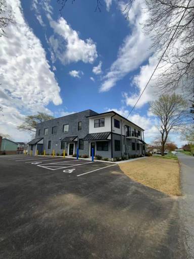 Main picture of 800 Park Hill Dr
