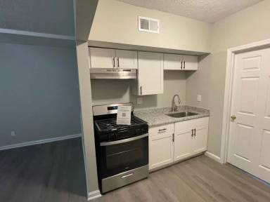 Main picture of 208 Lakeshore Dr