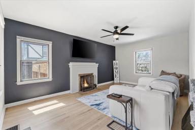 Main picture of 300 S 49th St