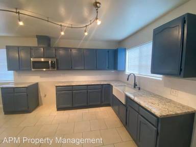 Main picture of 543 W 3rd St