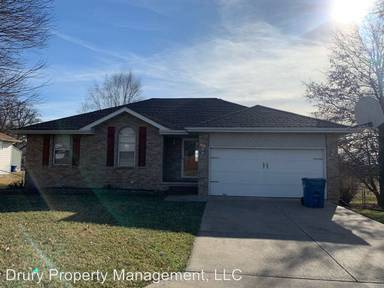 Main picture of 608 E Baldknobber St