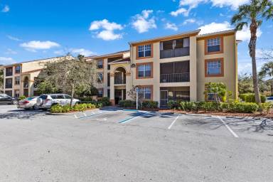 Main picture of 7945 Preserve Cir