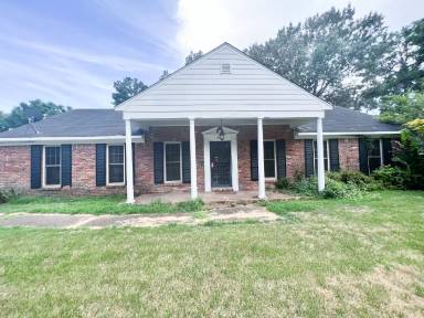 Main picture of 5305 Oak Meadow Ave