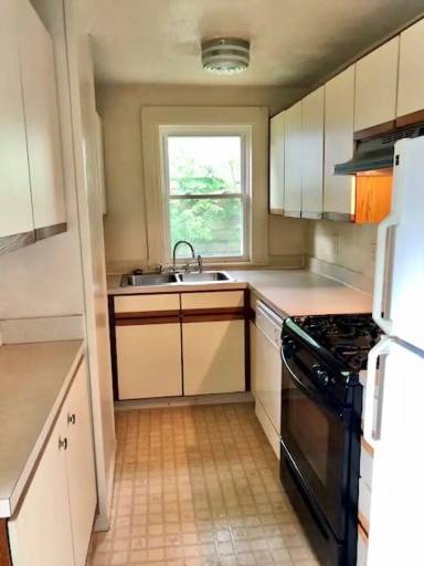 Main picture of 856 Lancaster Ave