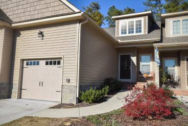 Main picture of 90 Cypress Cir