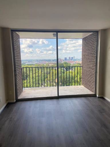 Main picture of THE VIEW ON 18TH-1320 - C5