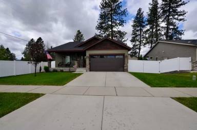 Main picture of 1399 N Brady St