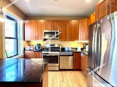 Main picture of 529 Beacon St