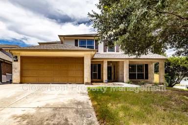 Main picture of 2457 Divine Way