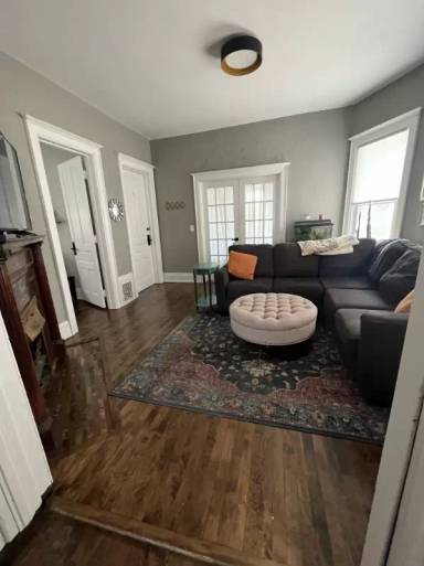 Main picture of 2625 N Oakland Ave