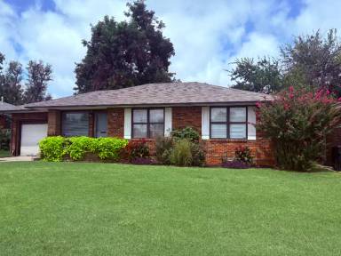 Main picture of 2923 NW 72nd St