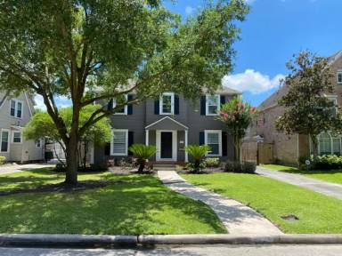 Main picture of 2521 Wordsworth St