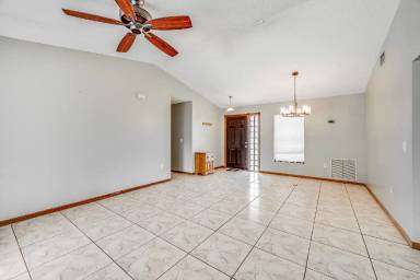 Main picture of 154 Cinnamon Lake Cir