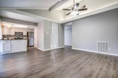 Main picture of 109 Bowling Green Cir