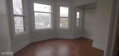 Main picture of 2424 W Greenfield Ave