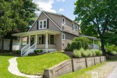 Main picture of 45 W Walnut St