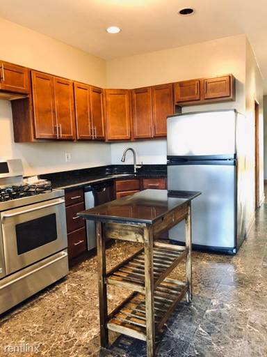 Main picture of 3008 W Diversey Ave