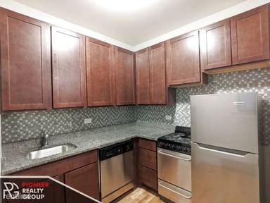 Main picture of 635 W Barry Ave