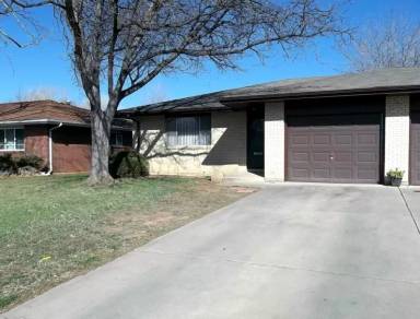 Main picture of 1600 1602 Larch St