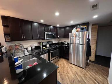 Main picture of 1750 W Augusta Blvd