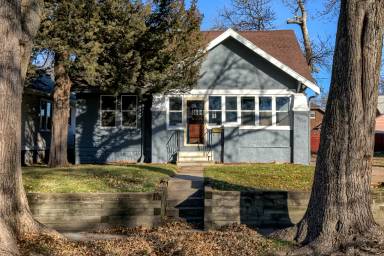 Main picture of 2450 Newport Ave