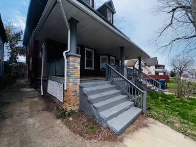Main picture of 576 E 110th St
