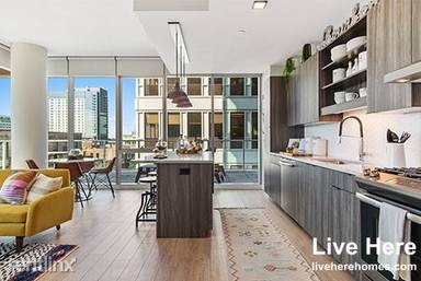 Main picture of 1010 Lake St