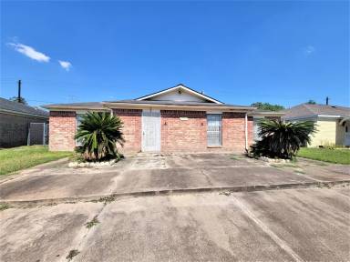 Main picture of 15063 Woodforest Blvd