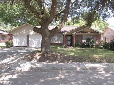 Main picture of 1405 Greenwood Dr