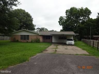 Main picture of 107 Curve Dr